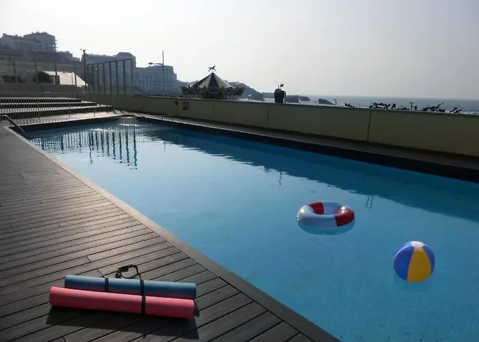 Amazing Cosy With Ocean View & Pool * 比亚里茨