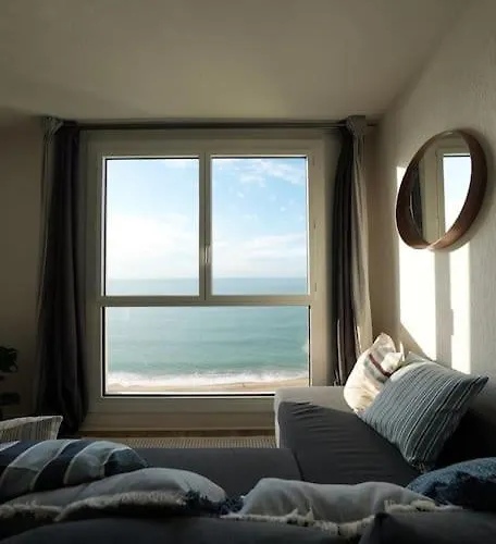 Amazing Cosy With Ocean View & Pool